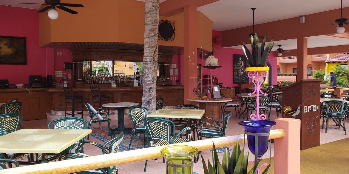 Villa Del Palmar dining area