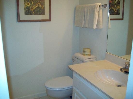 Villas Lake bathroom 2