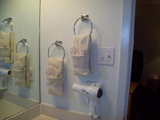 Villas Lake bathroom items