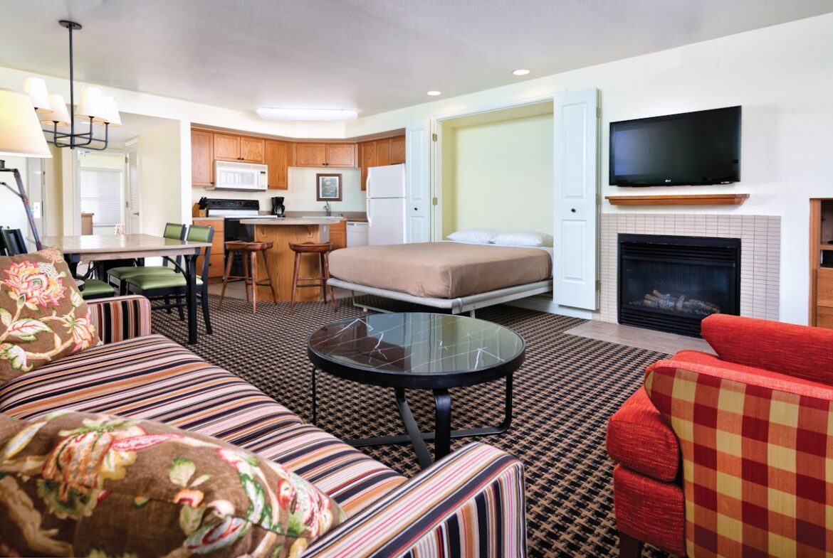 Worldmark Angels Camp Living and Dining Area