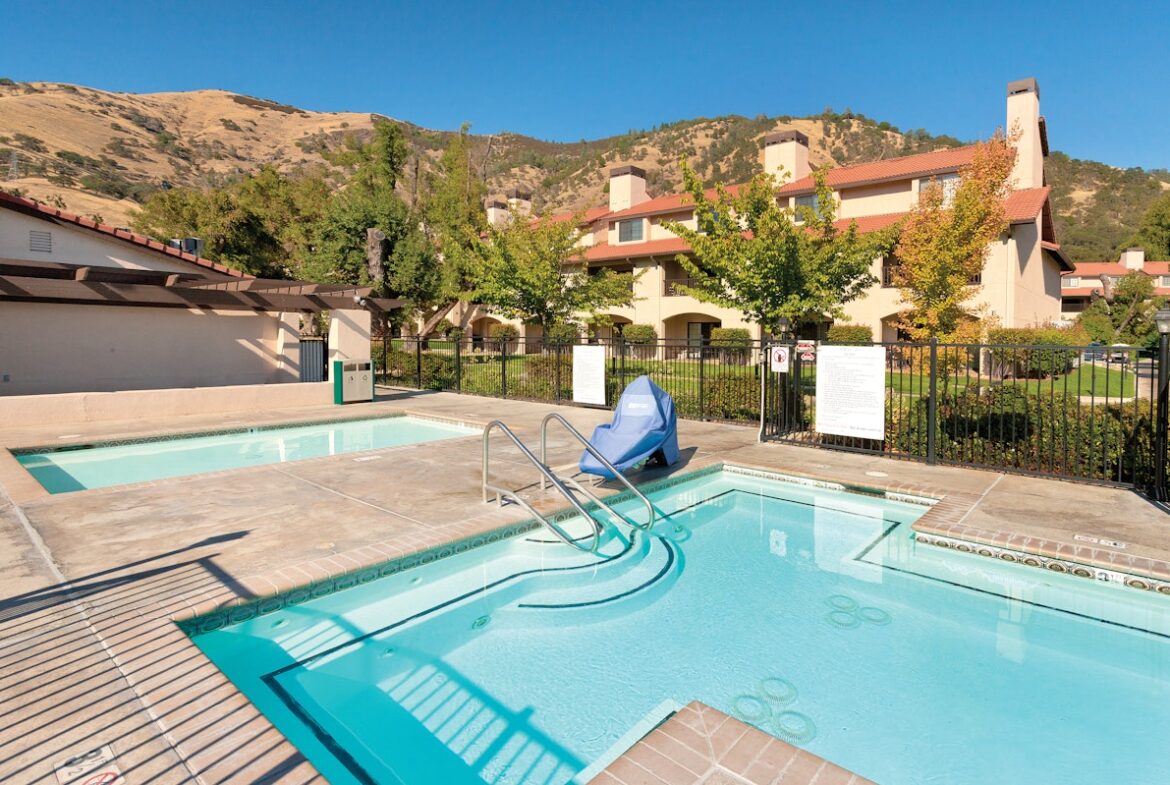 Worldmark Wine Country Clear Lake Pool and Hot Tub