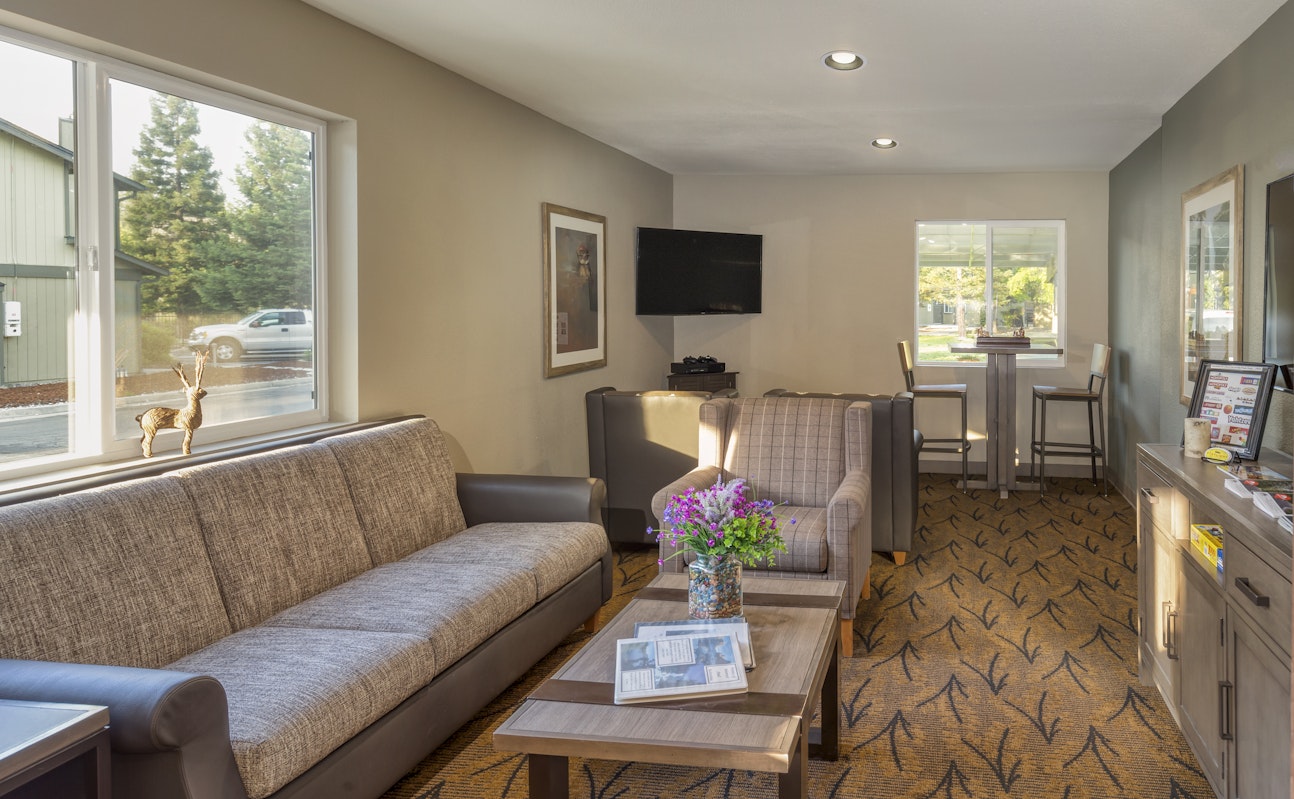 Worldmark Yosemite Bass Lake Living Area