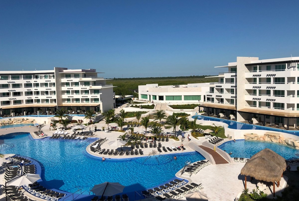 Wyndham El Cid Marina Beach Hotel & Yacht Club pool view