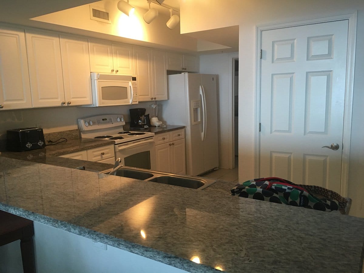 Wyndham Emerald Beach Resort kitchen