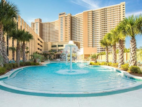 Wyndham Emerald Beach Resort pool