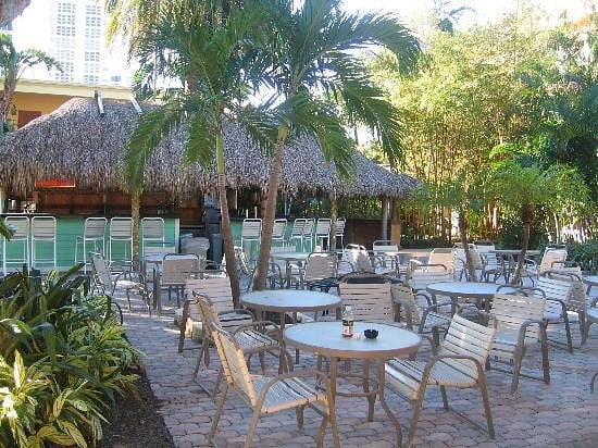 Wyndham Fort Lauderdale At Ocean Palms pool area