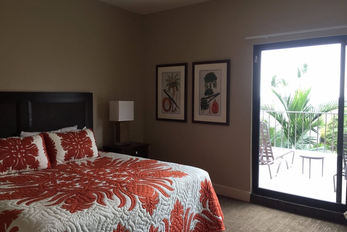 Wyndham Hawaii At Royal Sea Cliff bed area