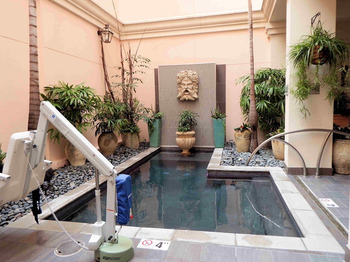 Wyndham La Belle Maison pool