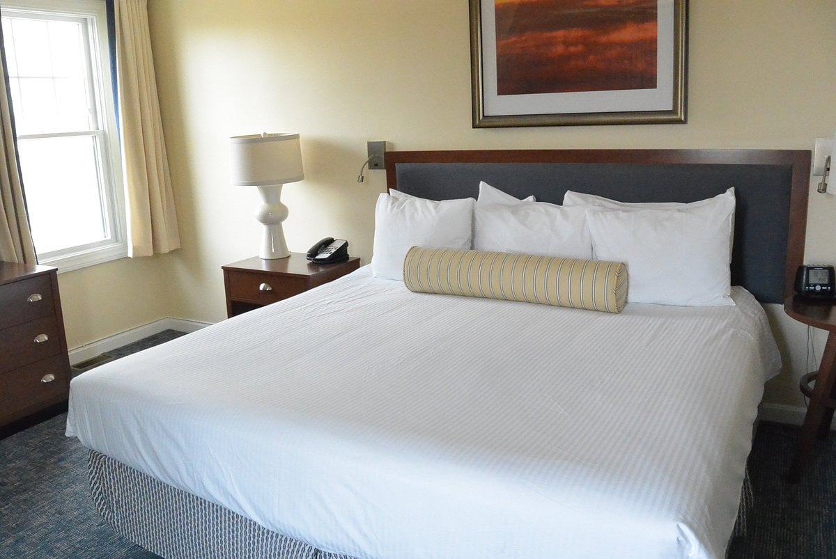 Wyndham Long Wharf Resort bedroom