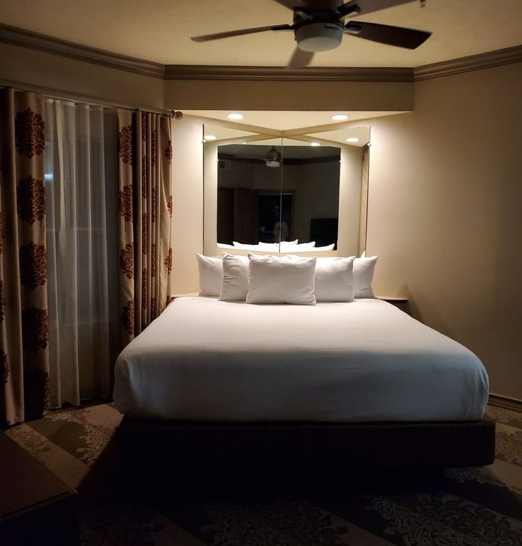 Wyndham Nashville bed