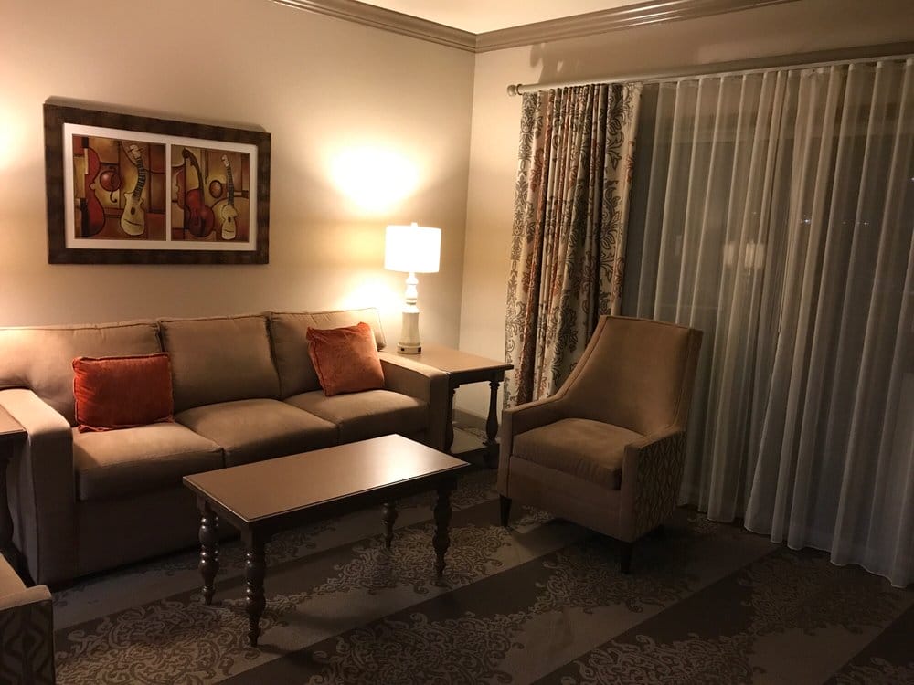 Wyndham Nashville living room