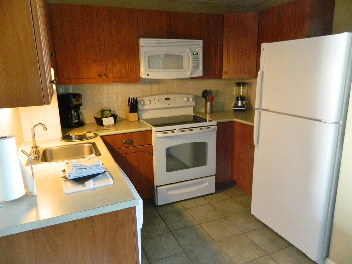 Wyndham Newport Onshore kitchen