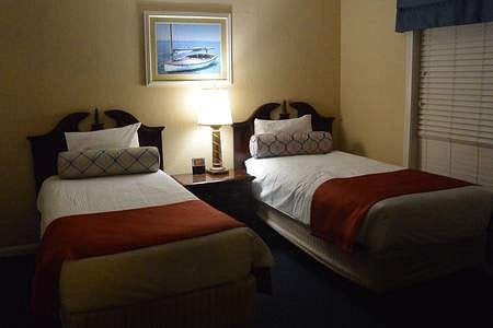Wyndham Newport Onshore twin beds