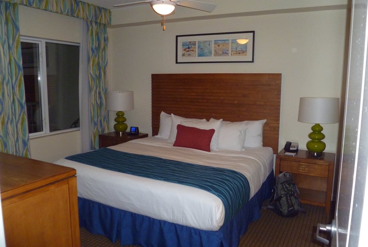 Wyndham Oceanside Pier Resort bed