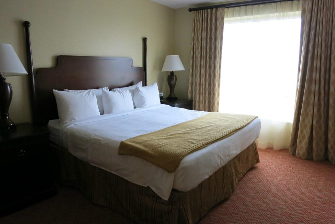 Wyndham Old Town Alexandria bed