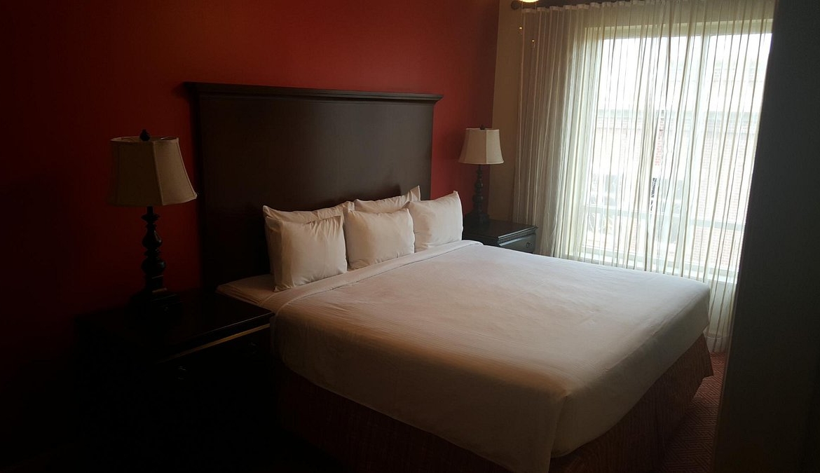 Wyndham Old Town Alexandria bed area