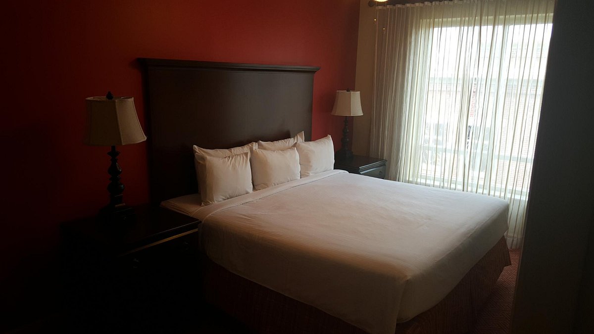 Wyndham Old Town Alexandria bed area
