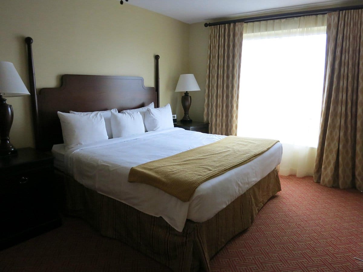 Wyndham Old Town Alexandria bed