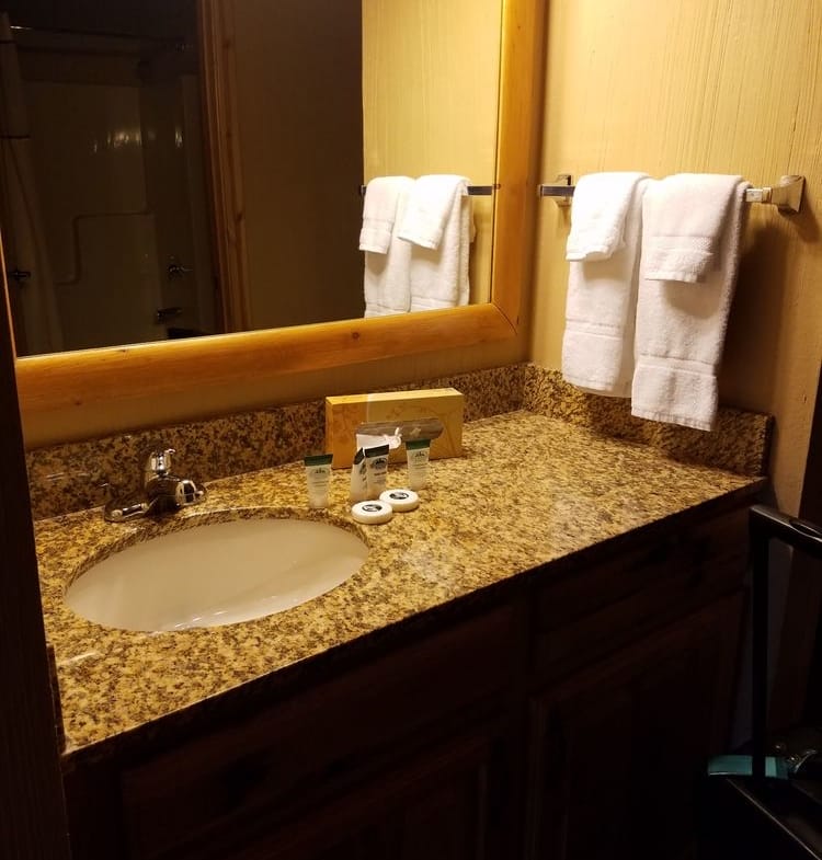 Wyndham Vacation Resorts At Glacier Canyon bath sink