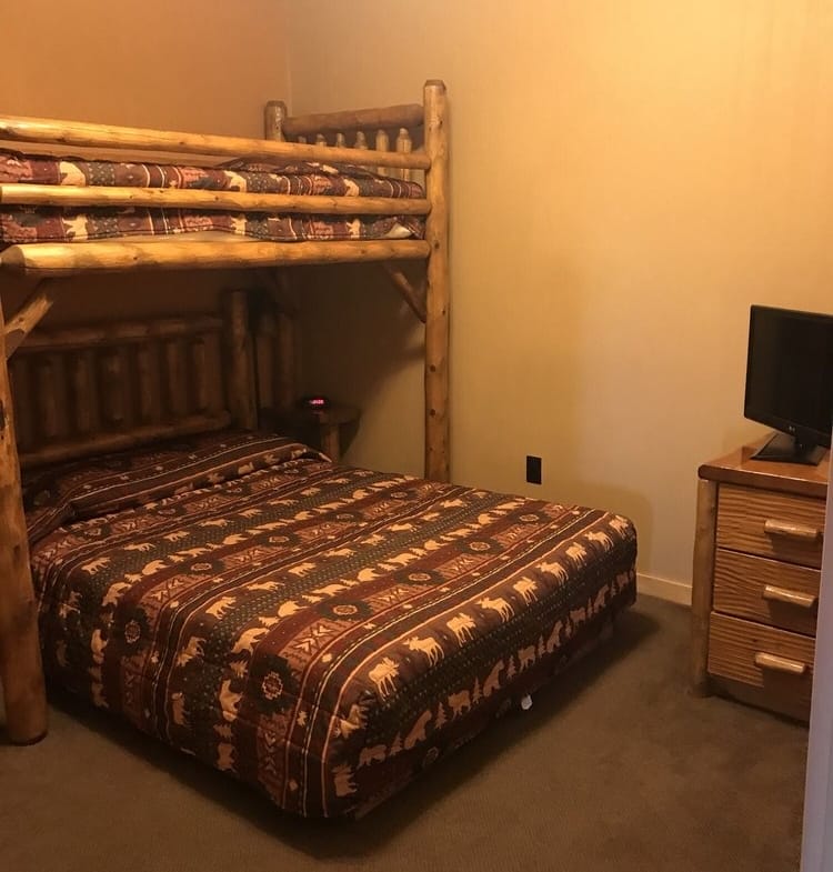 Wyndham Vacation Resorts At Glacier Canyon double bed