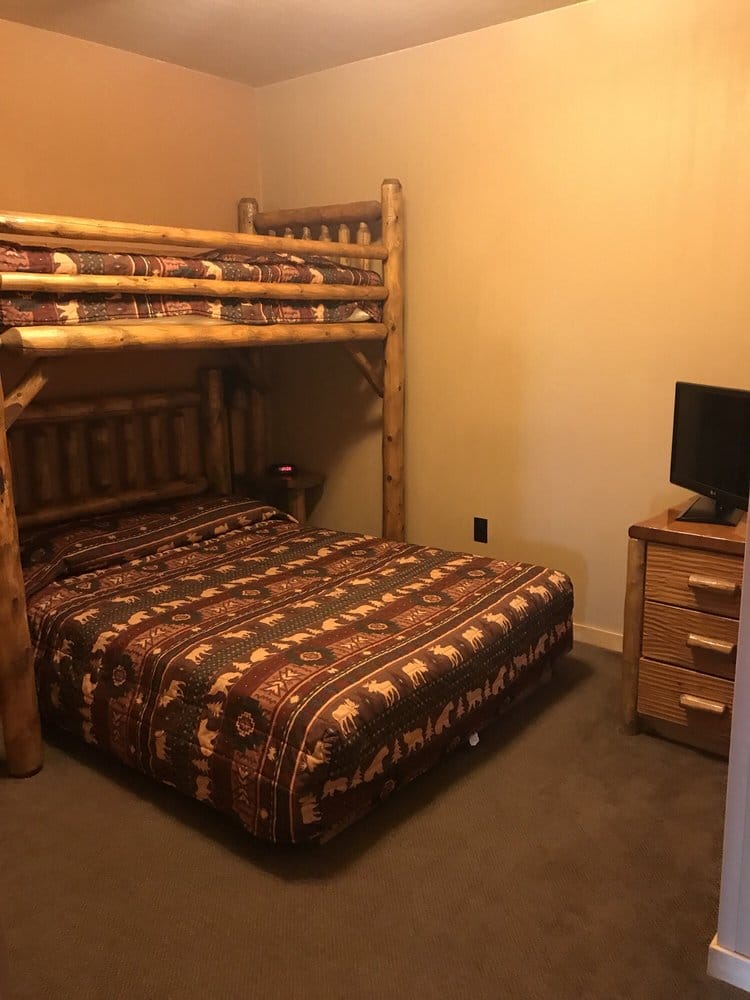 Wyndham Vacation Resorts At Glacier Canyon double bed