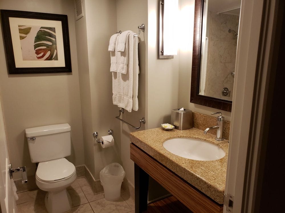 Wyndham Vacation Resorts Royal Garden At Waikiki bathroom