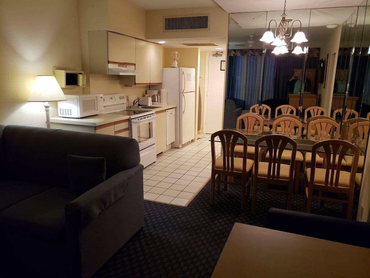 Yachtsman Resort kitchen & dining