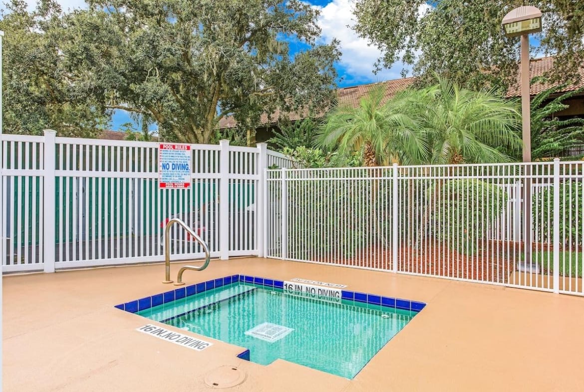 Alhambra Villas At Poinciana Hot Tub