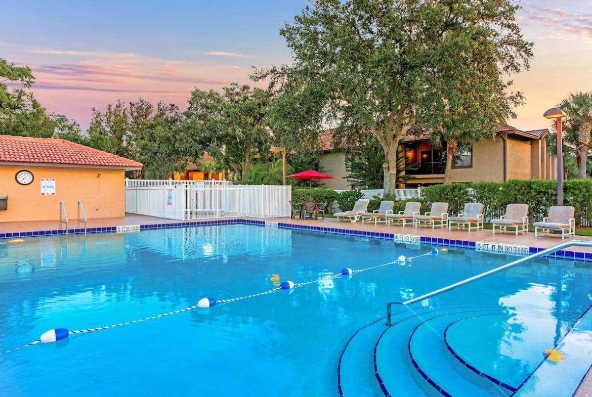 Alhambra Villas At Poinciana Pool