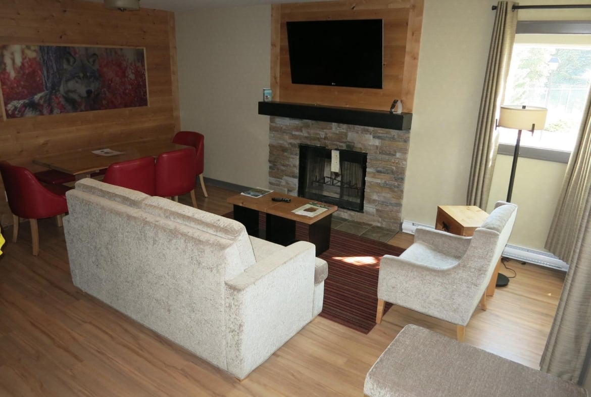 banff rocky mountain resort living room