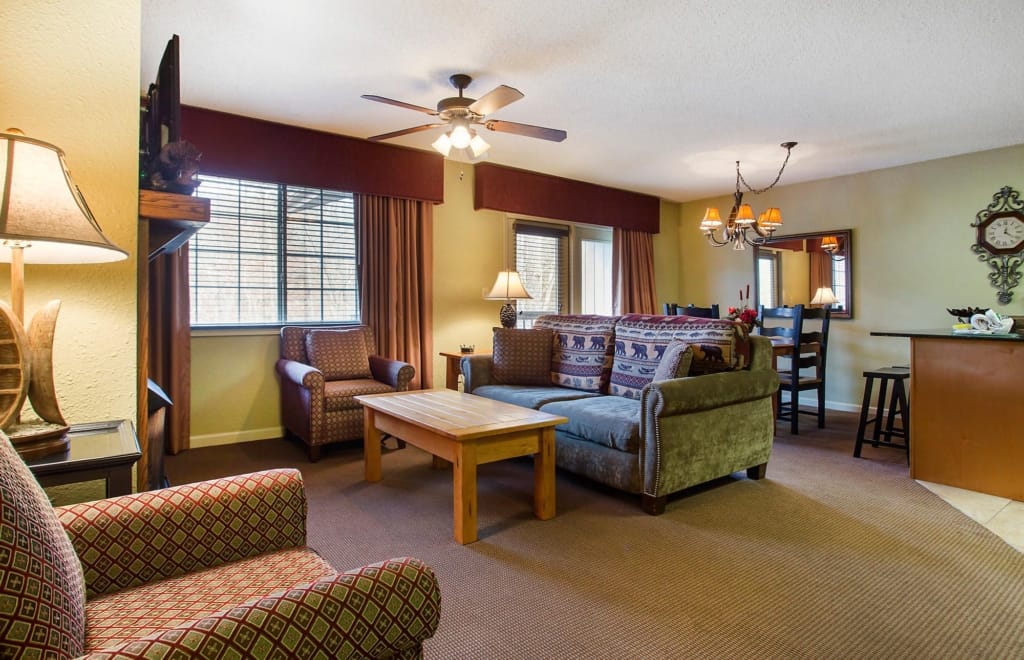 Cheapest Way to Travel in North Carolina: Blue Ridge Village by Bluegreen Vacations Living Room