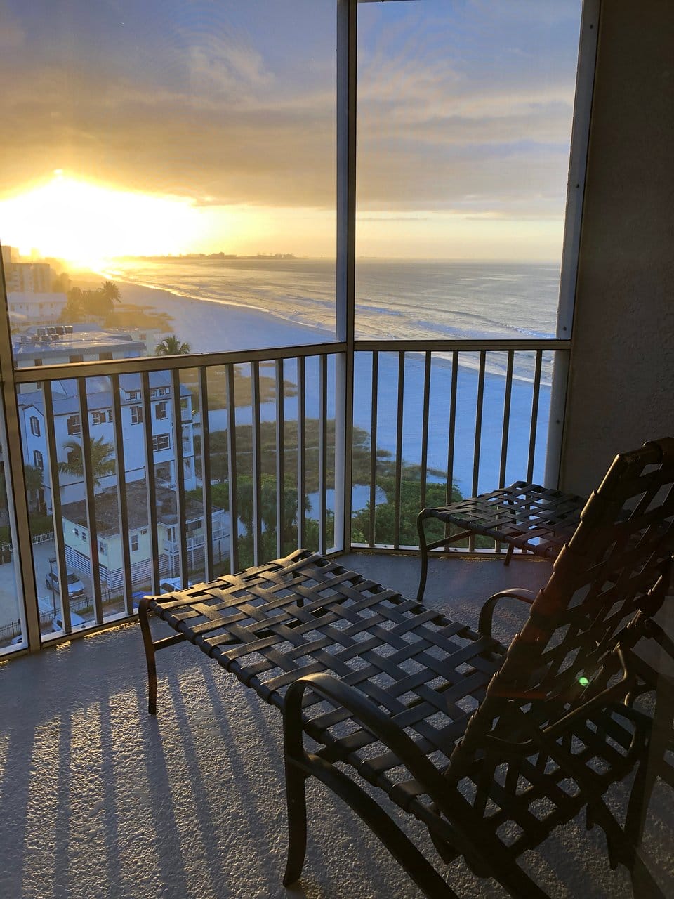 top floor balcony view of diamondhead