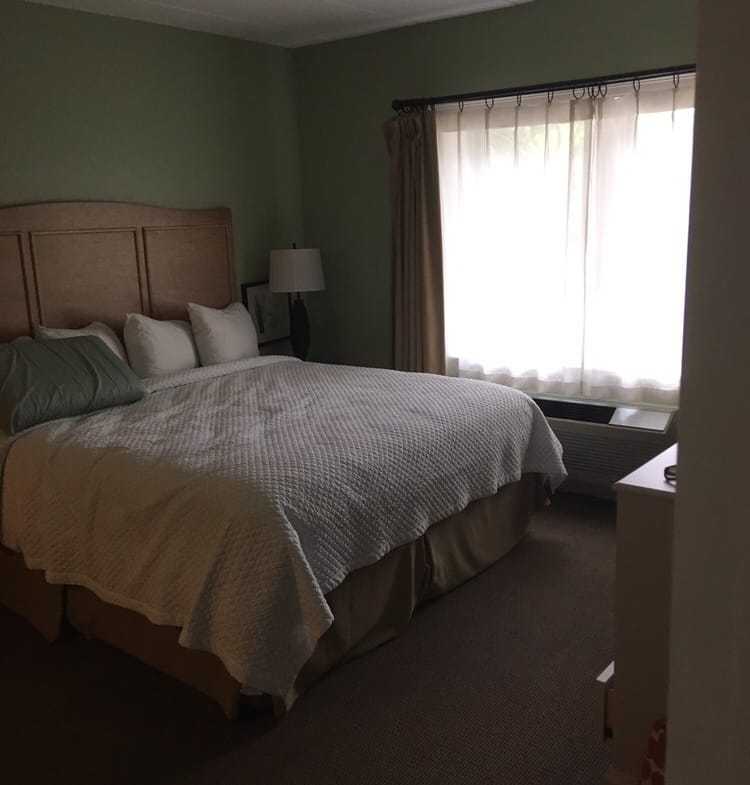 holly tree resort hotel yarmouth massachusetts