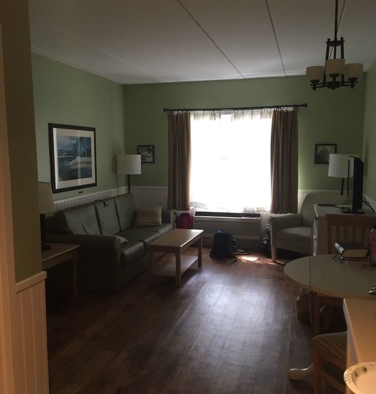 holly tree resort hotel yarmouth massachusetts