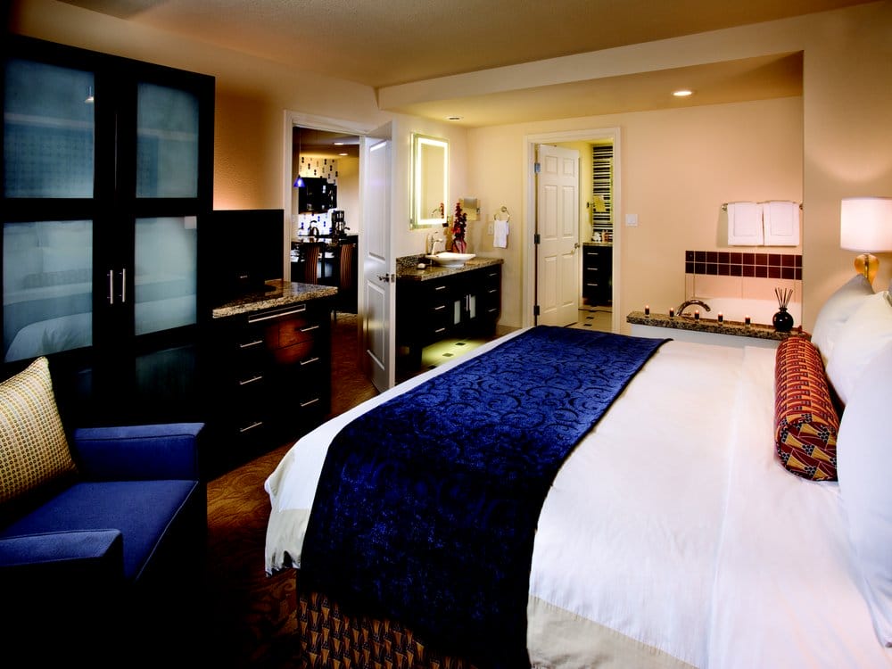 The guestroom, kingbed - Picture of Marriott's Grand Chateau