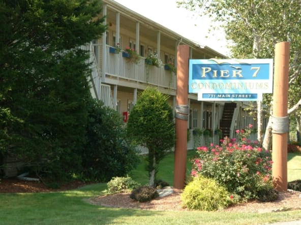 Pier 7 Condominiums