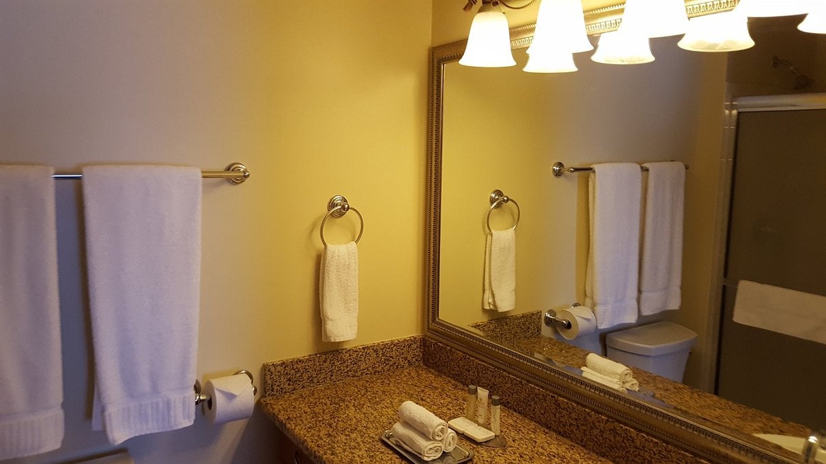 Polo Towers Suites, A Diamond Resort Bathroom