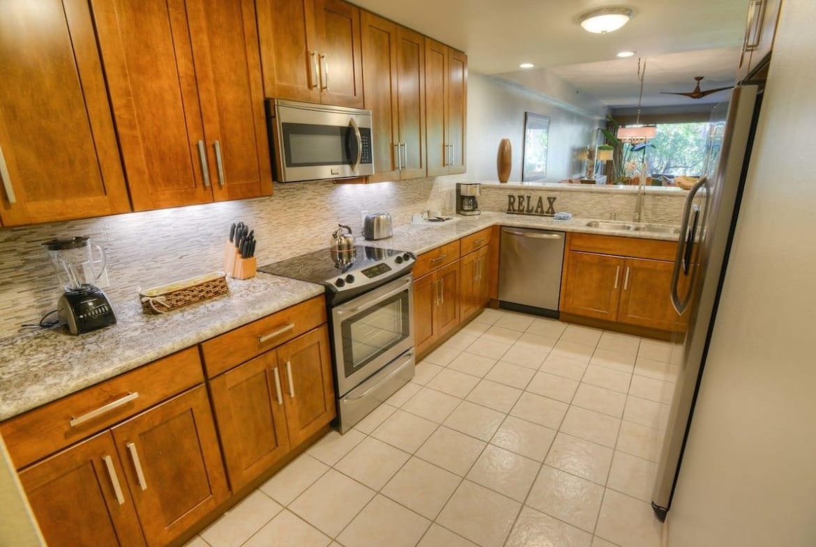 Sands Of Kahana Vacation Club kitchen