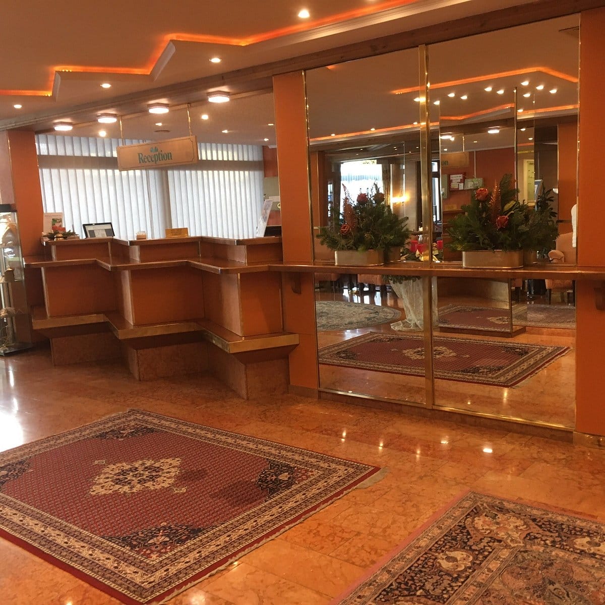 American Resorts Int'l Holiday Network lobby