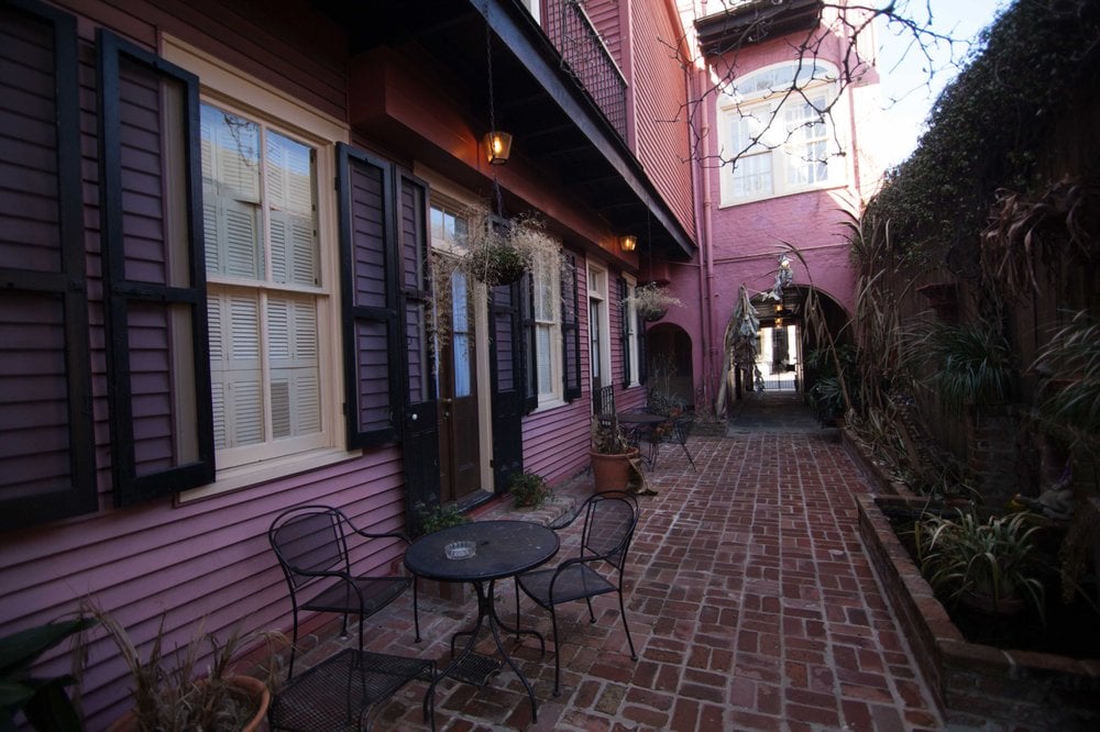 The Courtyards New Orleans exterior