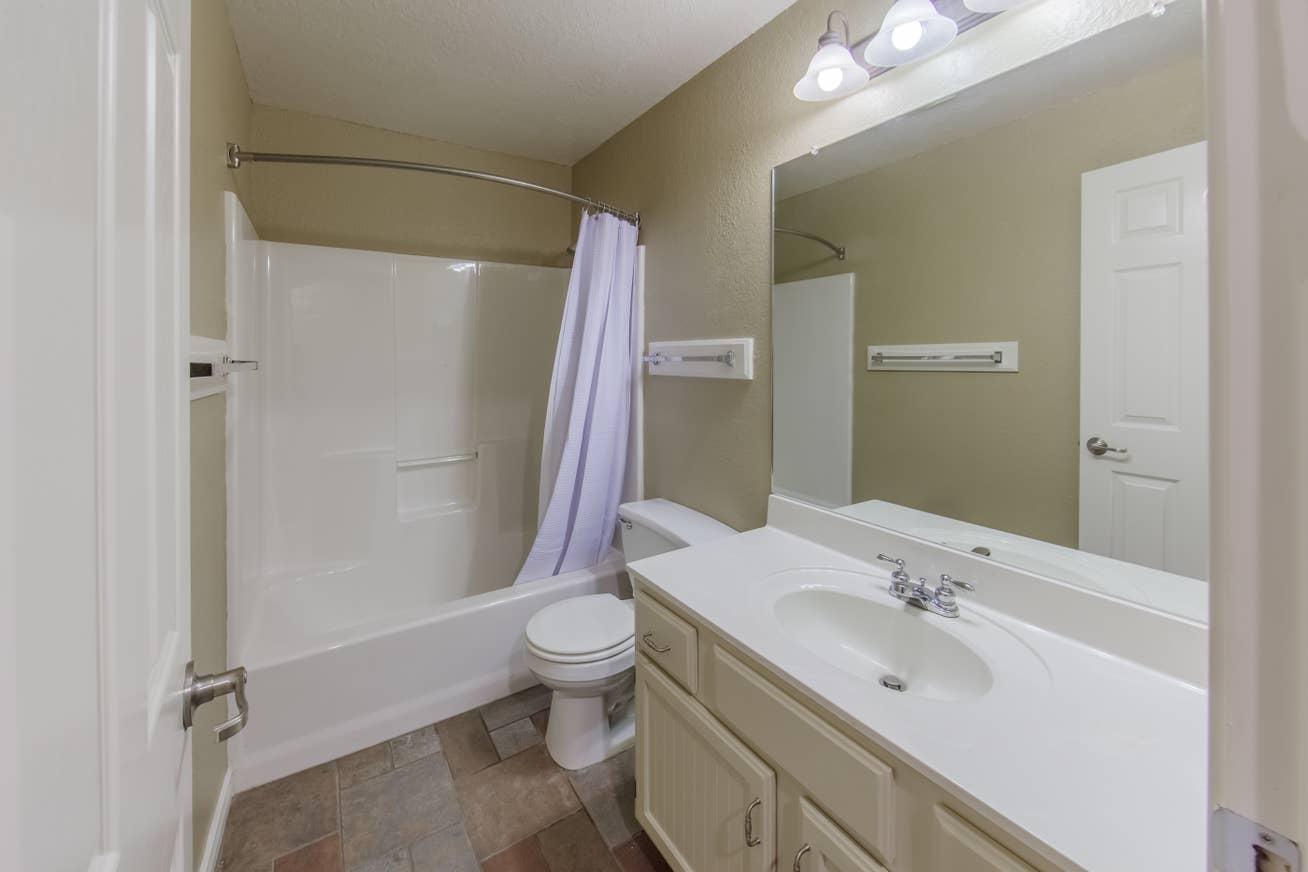 Holiday Inn Club Vacations Villages Resort at Lake Palestine Trust Points Bathroom