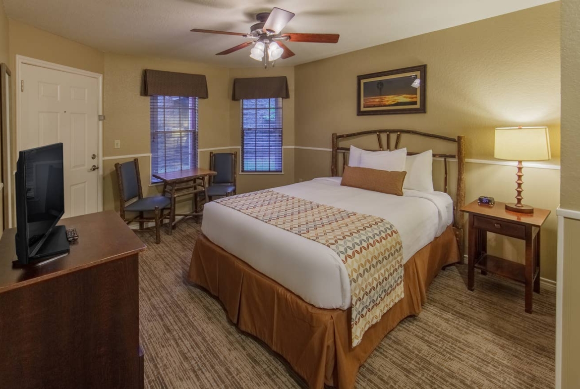 Holiday Inn Club Vacations Villages Resort at Lake Palestine Trust Points Bedroom