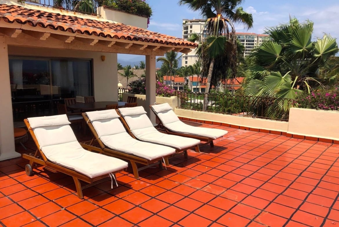 velas vallarta balcony