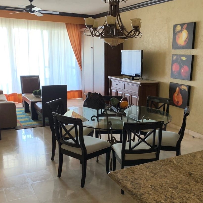 villa del palmar dining