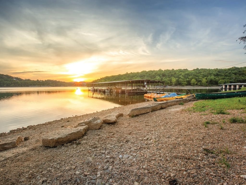 Holiday Inn's Ozark Mountain Resort Lake