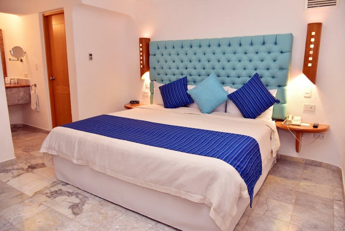 Holiday's Lounge Sunset Marina Resort and Yacht Club Cancun