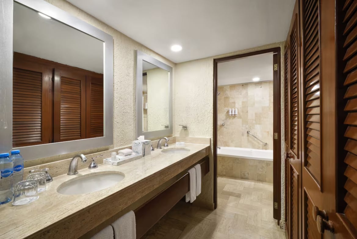 Wyndham Grand Cancun All Inclusive Resort & Villas Bathroom