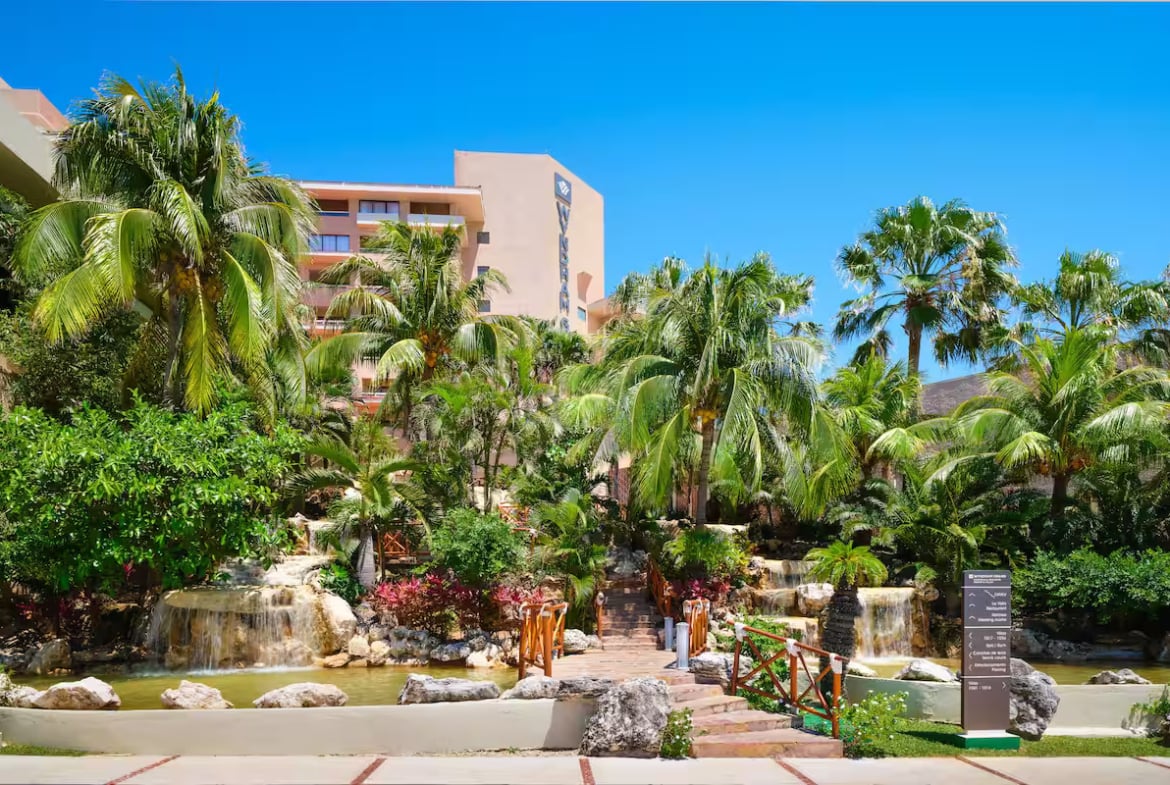 Wyndham Grand Cancun All Inclusive Resort & Villas Grounds