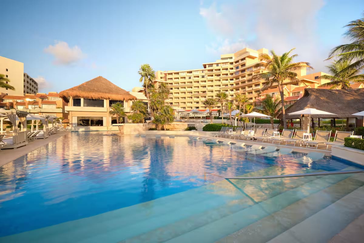 Wyndham Grand Cancun All Inclusive Resort & Villas Pool