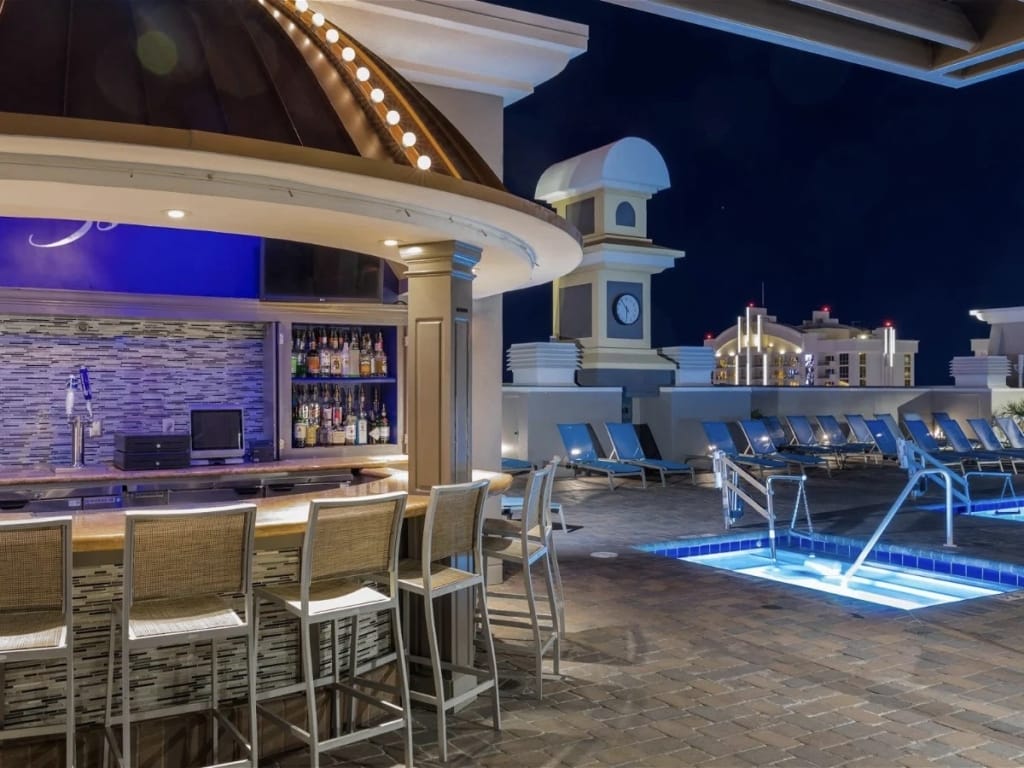 Poolside Bar